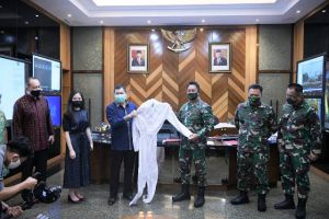 TNI AD Terima Bantuan 30.000 APD dari MNC Peduli