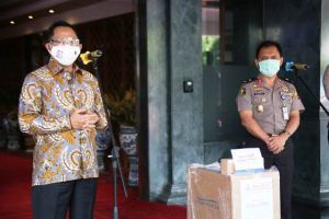 Mendagri Salurkan Bantuan Dari Temasek dan Humanity Matters Singapura