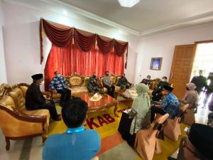 Pantau Situasi Wilayah Pencegahan Penyebaran Pandemi Covid-19, Danrem 042/Gapu Sambangi Bupati Tebo