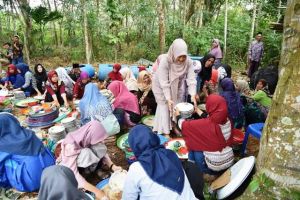 Kesaksian Tetua Desa Tentang Kesederhanaan Yunninta