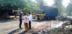Dapat Aduan Warga, IW Langsung Ajak Alkal PUPR Perbaiki Ruas Jalan di Muaro Jambi