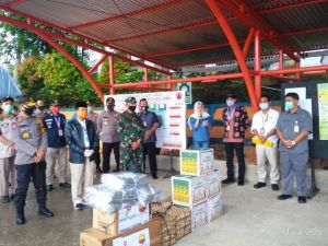 SKK Migas-PetroChina Serahkan Bantuan Covid-19 Tahap Ketiga
