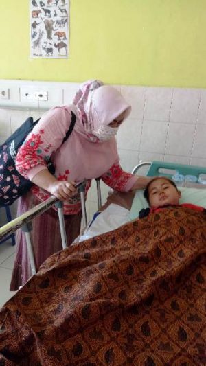 Pastikan Dapatkan Pelayanan, Ketua Fraksi PDI Perjuangan Jenguk Bocah Aldino di RSUD Raden Mattaher