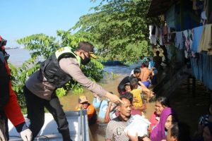 Kapolda Jambi Sambangi warga Terdampak Banjir di Tengah Pandemi Covid-19