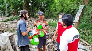 GP Farmasi Jambi Peduli, Bagikan Rastuan Paket Sembako ke Warga Terdampak Covid-19 