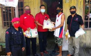 DPC PDIP Tanjab Barat Bagikan 400 Paket Sembako, Mulyani: Semoga Wabah Ini Segera Berakhir