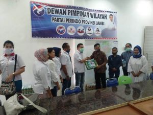 DPW Perindo Jambi Berbagi Paket Jelang Lebaran Bersama Awak Media