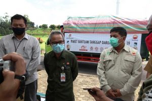 SKK Migas-PetroChina Serahkan Bantuan Bahan Pokok Bagi Masyarakat Tanjung Jabung Timur