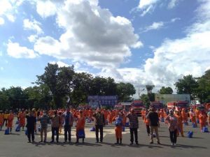 Di Hadapan Walikota Jambi, PT Sinar Sentosa Bagikan Sembako ke PHL Kota Jambi