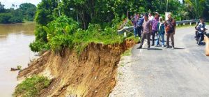 Komisi III Turun ke Lokasi, Cek Ruas Jalan Provinsi di Padang Lamo-Tebo Nyaris Putus