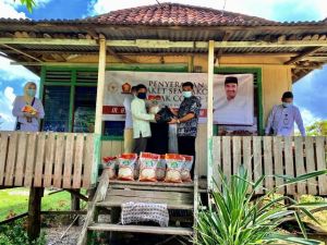 SAH Bagikan Sembako Untuk Masyarakat Kerinci Yang Terdampak Covid - 19