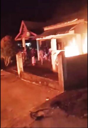 Protes BLT tapi Dicueki Pemdes, Warga Nekat Bakar Posko Covid-19 dan Rusak Kantor Desa di Merangin