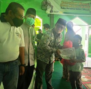 Insan Madani Salurkan Daging Sapi Donasi Sumatera Pajero Society dan Santunan dari Donatur