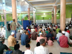 Pemerintah Himbau Salat Idul Fitri di Rumah, Masyarakat Sarolangun Tetap Berjamaah di Masjid