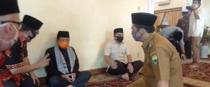 Takziya ke Rumah Duka Sofia Fattah, Fachrori Baca Yasin dan Ikut Mensalatkan