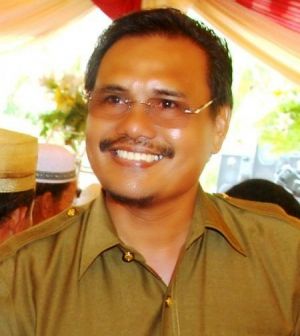 Wacana Duet CE-Ratu, Hich: Wakili Barat dan Timur