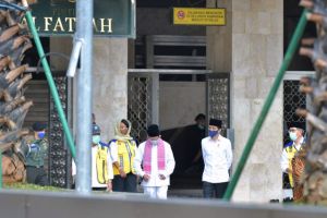 Presiden: Pembukaan Tempat Ibadah, Aktivitas Ekonomi, dan Sekolah Melalui Tahapan Ketat