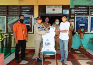 Salurkan Bantuan JPS COVID-19 di Batanghari, Fachrori Harap Masyarakat Terbantu