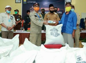 3.131 Warga Di Sarolangun Terima Bantuan JPS Covid-19, Fachrori: Disalurkan Bertahap