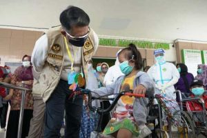 Dua Anak Sembuh Covid-19 Dapat Hadiah Sepeda dari Walikota Jambi