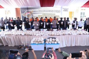 Tangkap Bandar Narkoba, Polri Berhasil Amankan 402.380 Kg Sabu di Sukabumi