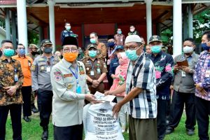 Bagikan JPS Covid-19 di Bungo, Fachrori: Ini Kontribusi Nyata Pemprov Jambi