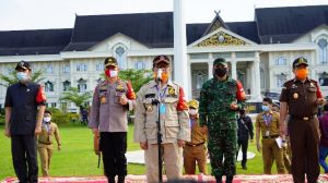 Danrem 042/Gapu Dampingi Gubernur Apel Gelar Pasukan Operasi Pendisiplinan Protokol Kesehatan