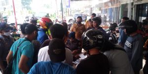 Hari Pertama Denda Masyarakat Yang Tidak Pakai Masker, Petugas dan Pelanggar Malah Berkumpul