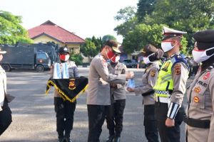 Kapolda Jambi Salurkan Bantuan Masker dan Vitamin Bhayangkari Peduli Kepada Personel di Lapangan