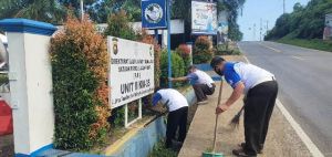 Sambut Hari Bhayangkara Ke-74, Pos Unit PJR Ditlantas Polda Jambi Bersih Bersih Markas Untuk PHBS