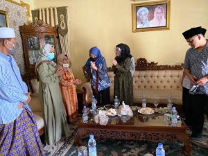 Sampaikan Niat Maju Pilgub, Ratu Munawarrah Silaturahmi ke Mantan Ketua NU Kadir Husin