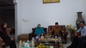 Lanjutkan Lawatan Tokoh, Ratu Munawarah Temui Mantan Rektor Unja Kemas Arsyad Somad