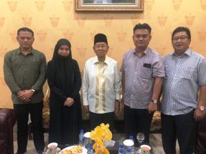 Ditemani Sum Indra, Ratu Munawarah Sowan ke Ketua Lembaga Adat Hasip Kalimuddin Syam