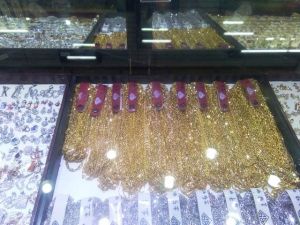 Harga Emas Naik, Pembeli Juga Meningkat Karena Relaksasi Ekonomi