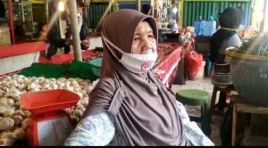 Harga Bawang Putih Hari Ini 16 Ribu, Pedagang: Cuma Untung Seribu Dua Ribu