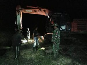 Satgas TMMD Kodim Tanjab Lembur Hingga Malam Hari Demi Kejar Target