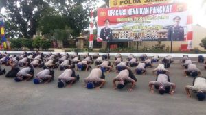 473 Personil Polda Jambi Naik Pangkat Langsung Sujud Syukur