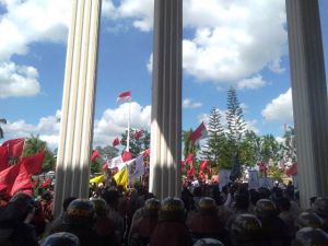 Ratusan Demonstan Datangi Gedung DPRD Provinsi Jambi Tolak RUU HIP, Ini Tuntutannya