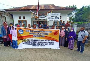 Laksanakan Pengabdian Masyarakat, Dosen FEB Unja Gelar Pelatihan Membuat Manisan Jeruk Gerga