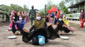 Sambut Kunjungan Wasev TMMD di Labuhan Pering, Satgas Siapkan Tarian Sekapur Sirih