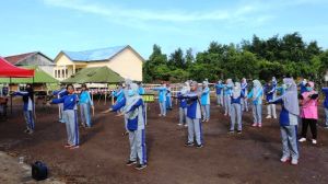 Anggota Satgas Bersama PKK Labuhan Pering Gelar Senam Pagi