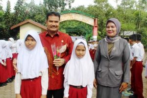 SAH Perjuangkan Makanan Tambahan Untuk Anak Sekolah Dan Masyarakat Miskin