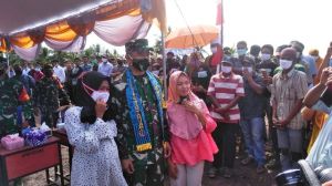 Tim Wasev menjadi Rebutan Ibu-Ibu Berswafoto 'Pak Jenderal Kami mau Foto'