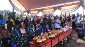 Sambut Tim Wasev TMMD 108, Asisten II Setda Tanjabtim: Izinkan Anak-anak Kami Mendekati Helikopter