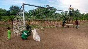 Akan Gelar Turnamen, Satgas dan Karang Taruna Desa Labuhan Pering Siapkan Lapangan Sepak Bola