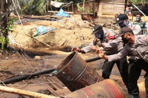 Berantas Ilegal Driling di Wilayah Batanghari Jambi: 230 Sumur Ditutup, 6 Pelaku Diamankan