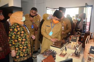 Perkuat Pembinaan Koperasi Dan UMKM, Fachrori Luncurkan PlUT Sebagai Pusat Oleh-Oleh Jambi