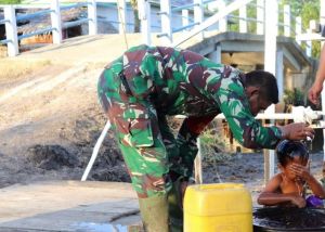 Disaat Bocah Labuhan Pering Mandi di Sumur Bor TMMD