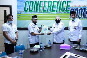 Pemkab Tanjab Barat Terima 50 Sertifikat Tanah Dari BPN