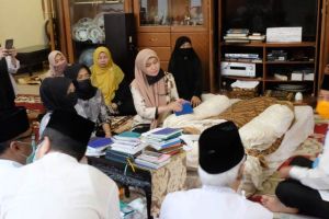 Takziyah ke Kediaman Alm Hj Suminah Muthalib, Ratu Munawarah: Beliau Sosok Ramah dan Lembut